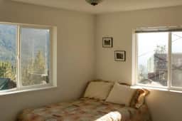 Townhouse condo with lakeviews close to lifts - Image 3