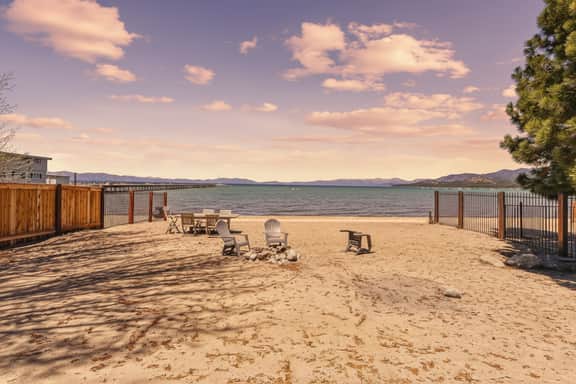Private Beach, Lakefront Home, Close to Everything - Image 4