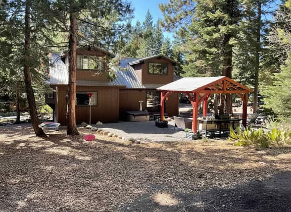 New! Walking distance to the lake and beach! - Image 1